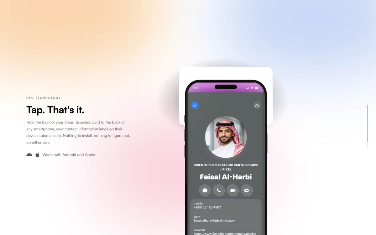 La fiche contact iOS de Faisal Al-Harbi s'ouvre sur le téléphone.